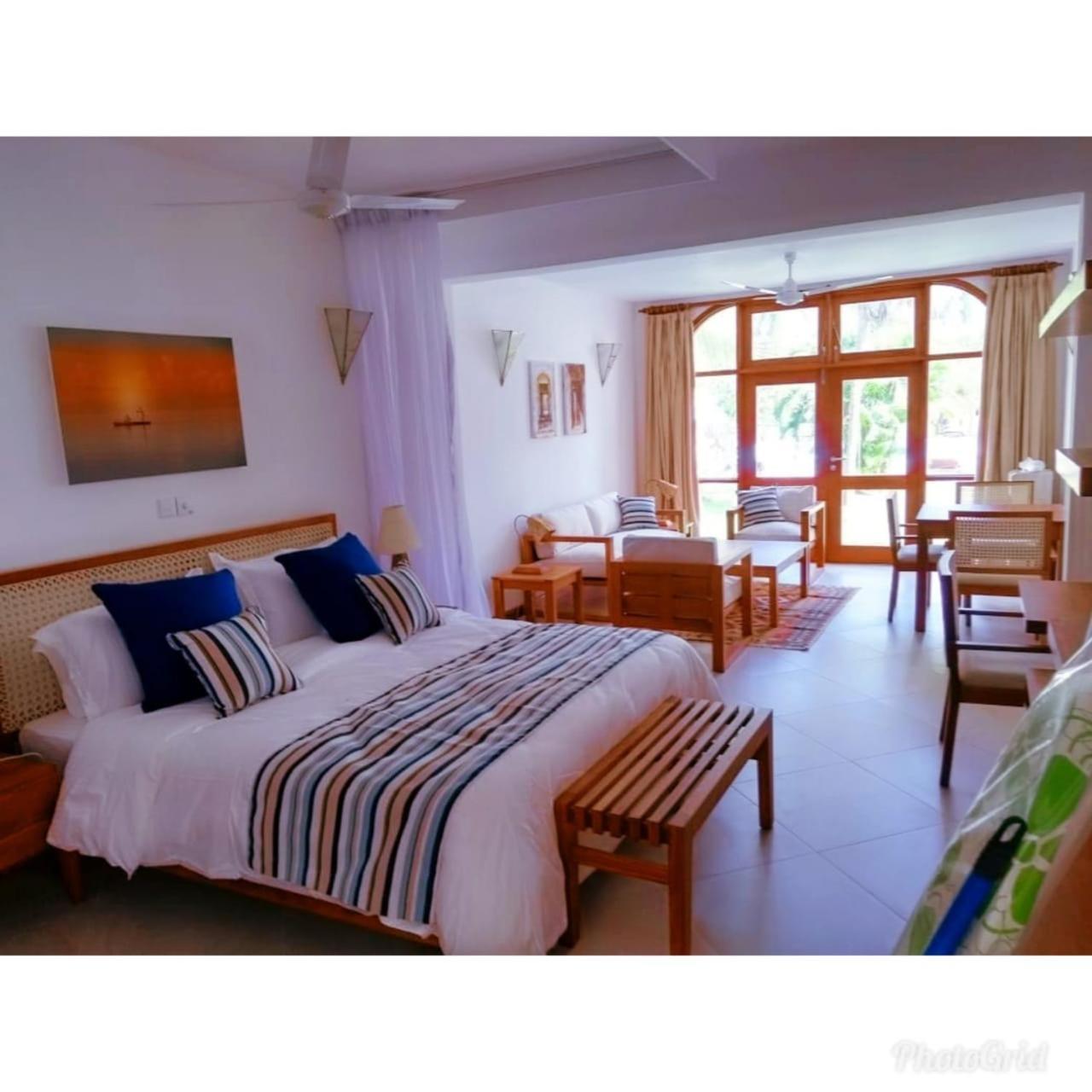 Mbili Kuwili Studio Suites Диани Бийч Екстериор снимка